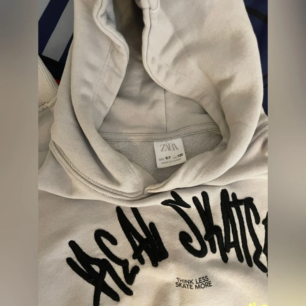 Boys Zara Hoodie - Picture 3 of 4